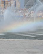 晉陽湖噴泉
　　晉陽湖公園是城市綜合型生態(tài)濱水公園，其景觀工程分為10大區(qū)域，有生態(tài)自然游覽區(qū)、僑鄉(xiāng)文化廣場(chǎng)區(qū)、古厝文化體驗(yàn)區(qū)、濕地生態(tài)科普區(qū)、城市文化廣場(chǎng)區(qū)、生態(tài)島休閑區(qū)、山林沙地游玩區(qū)和水上活動(dòng)區(qū)。 