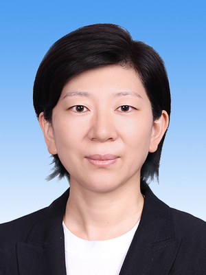 杜尚澤，女，漢族，1981年10月生，研究生學(xué)歷，中共黨員，現(xiàn)任人民日?qǐng)?bào)社編委委員兼政治文化部主任、北京分社社長(zhǎng)。